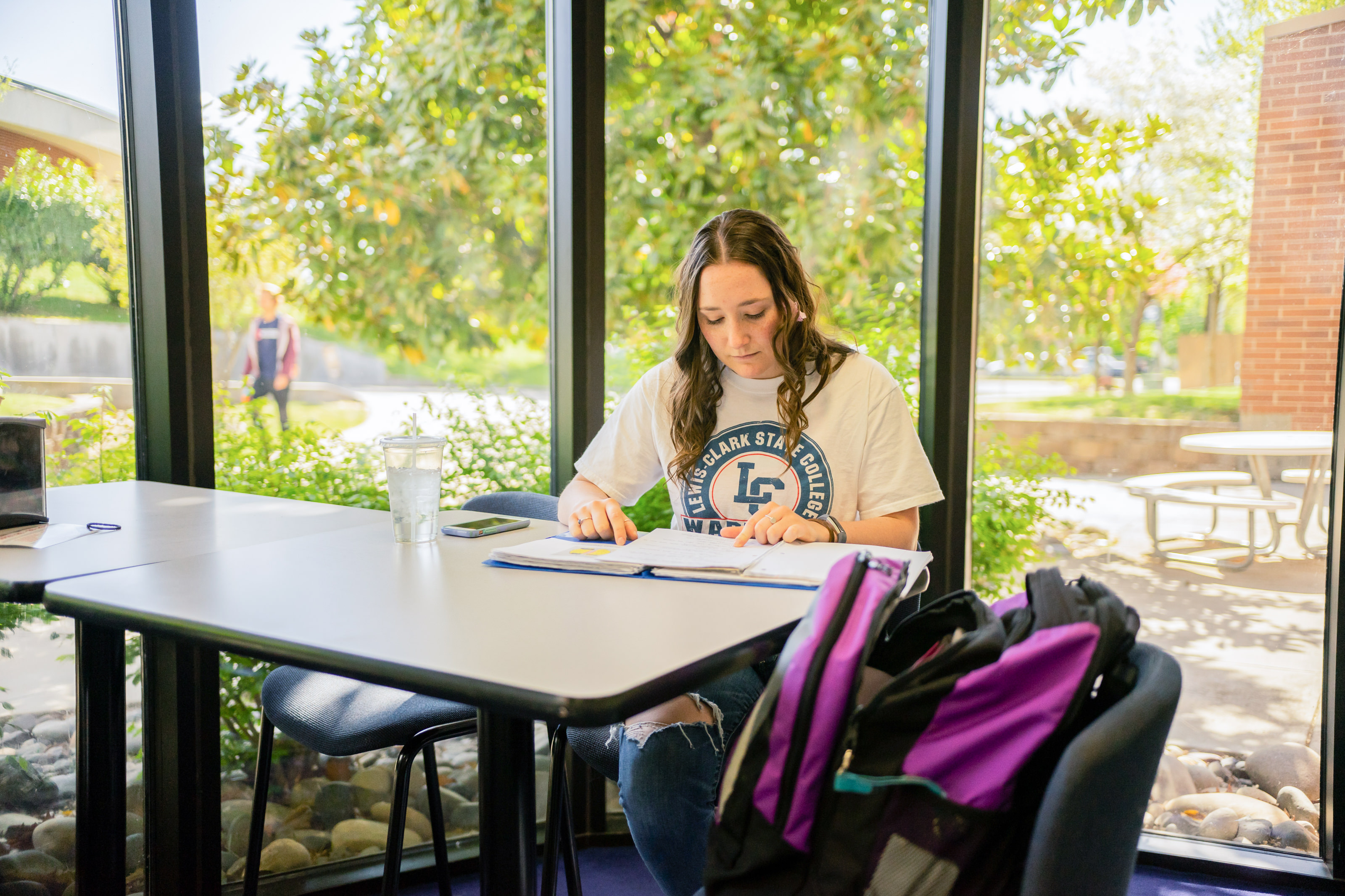 Student studying on Campus