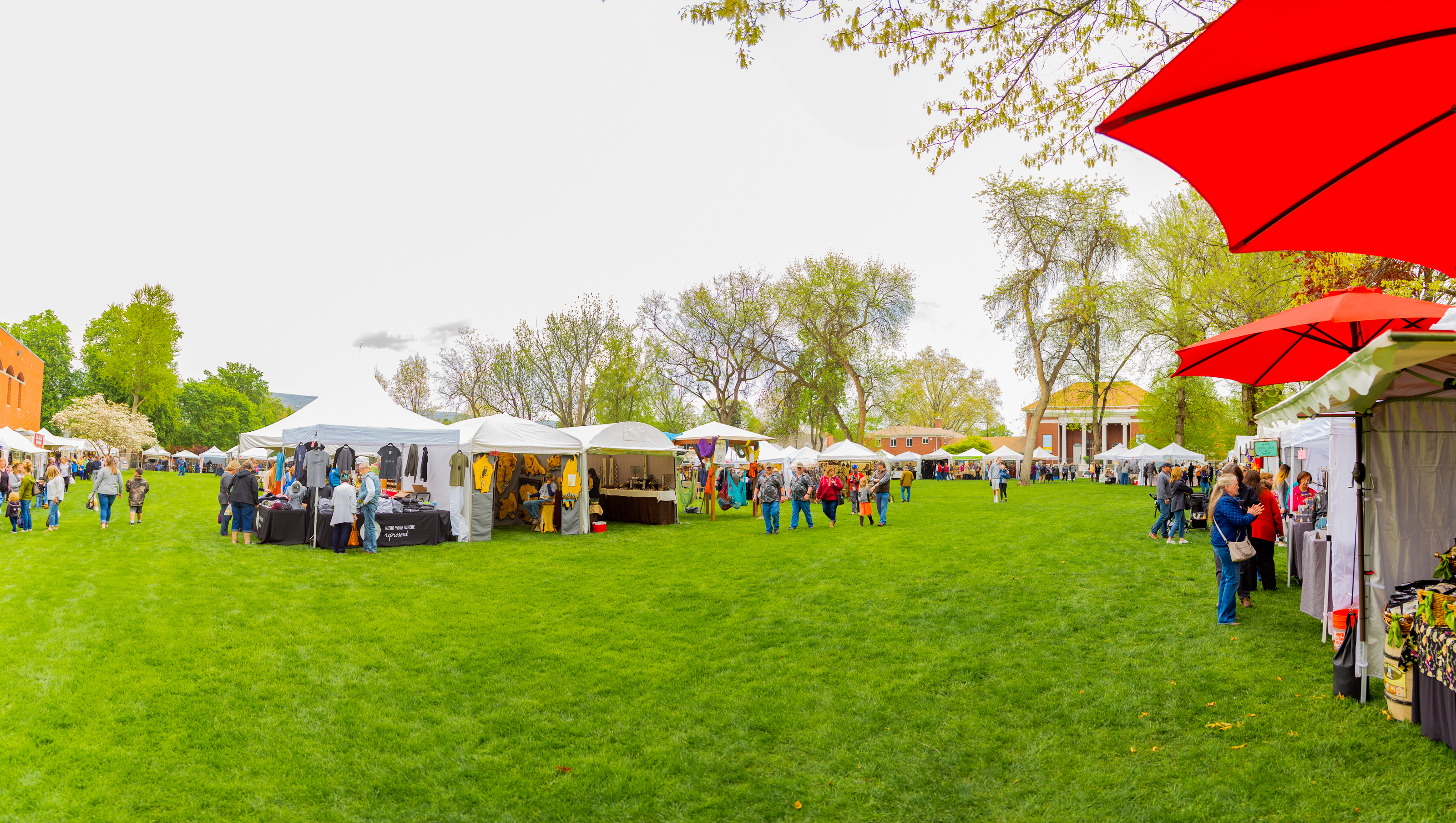 Family Weekend and Art Under the Elms on campus