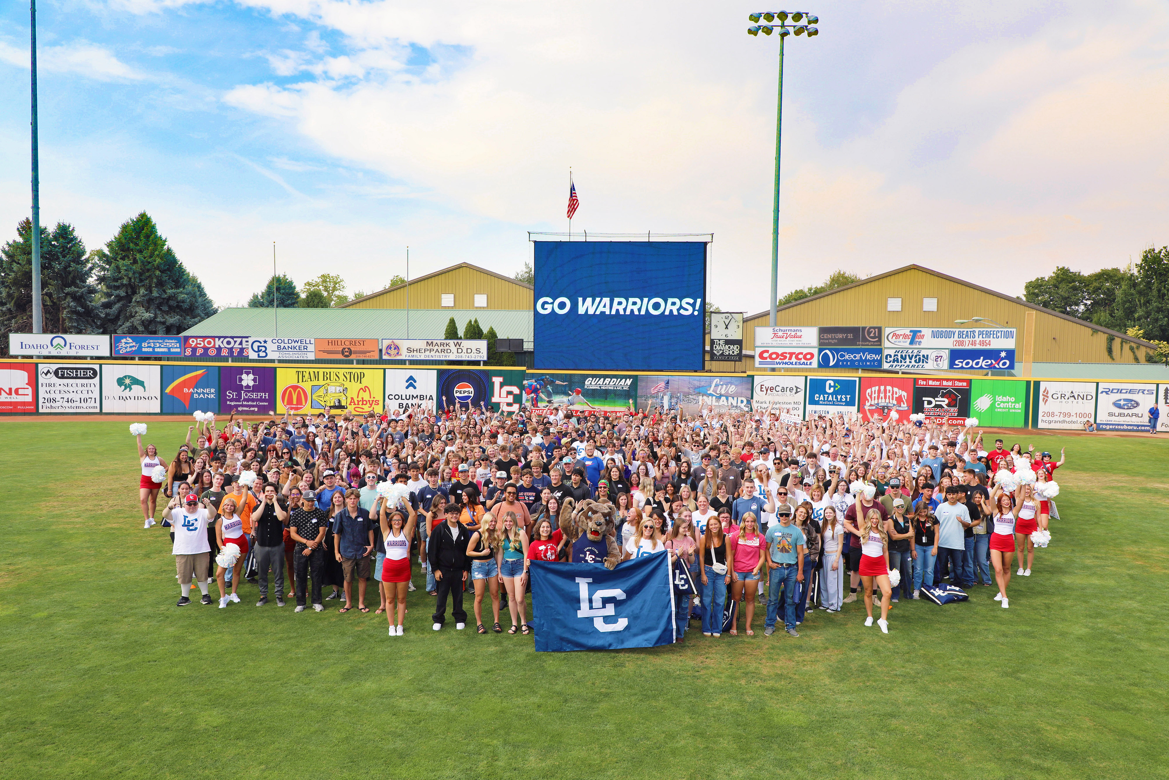 New Student Orientation group photo at Harris Field