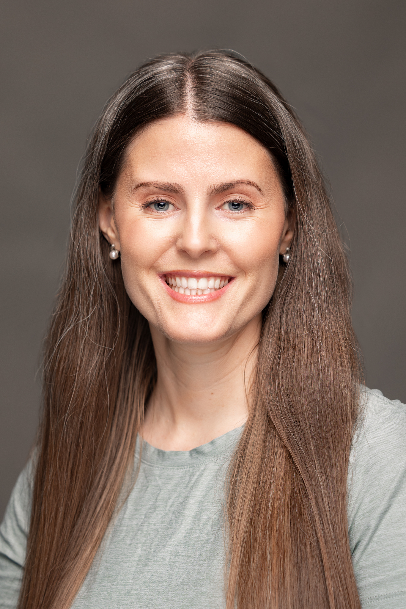 Professional Headshot of Elizabeth Russell