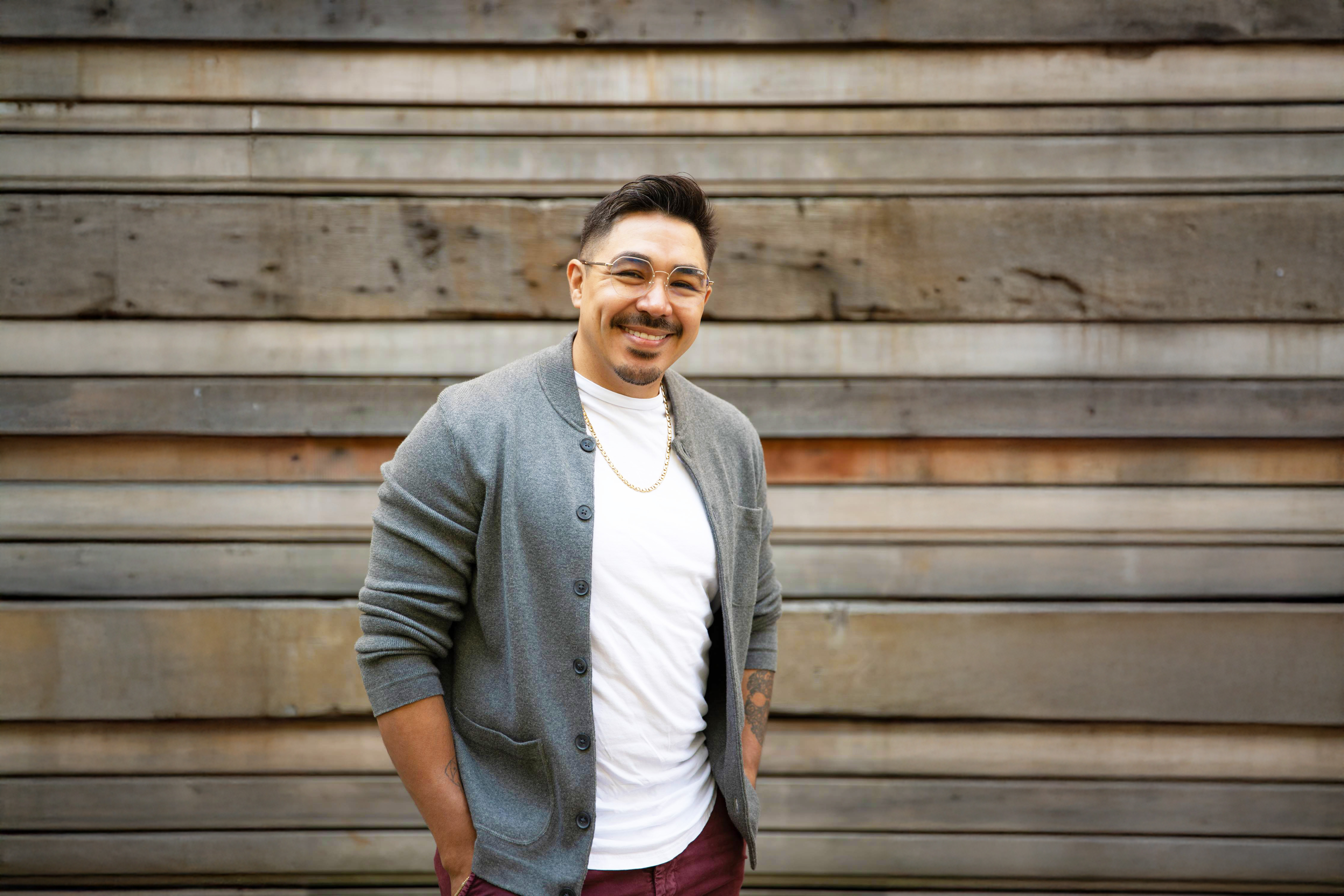 Headshot of writer Ricardo Ruiz