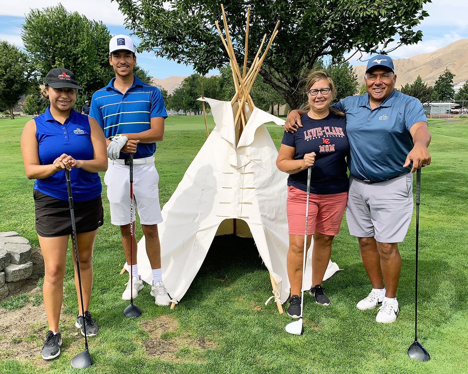 Golfers posed together at Annual Alumni Association Native American Chapter Golf Scramble