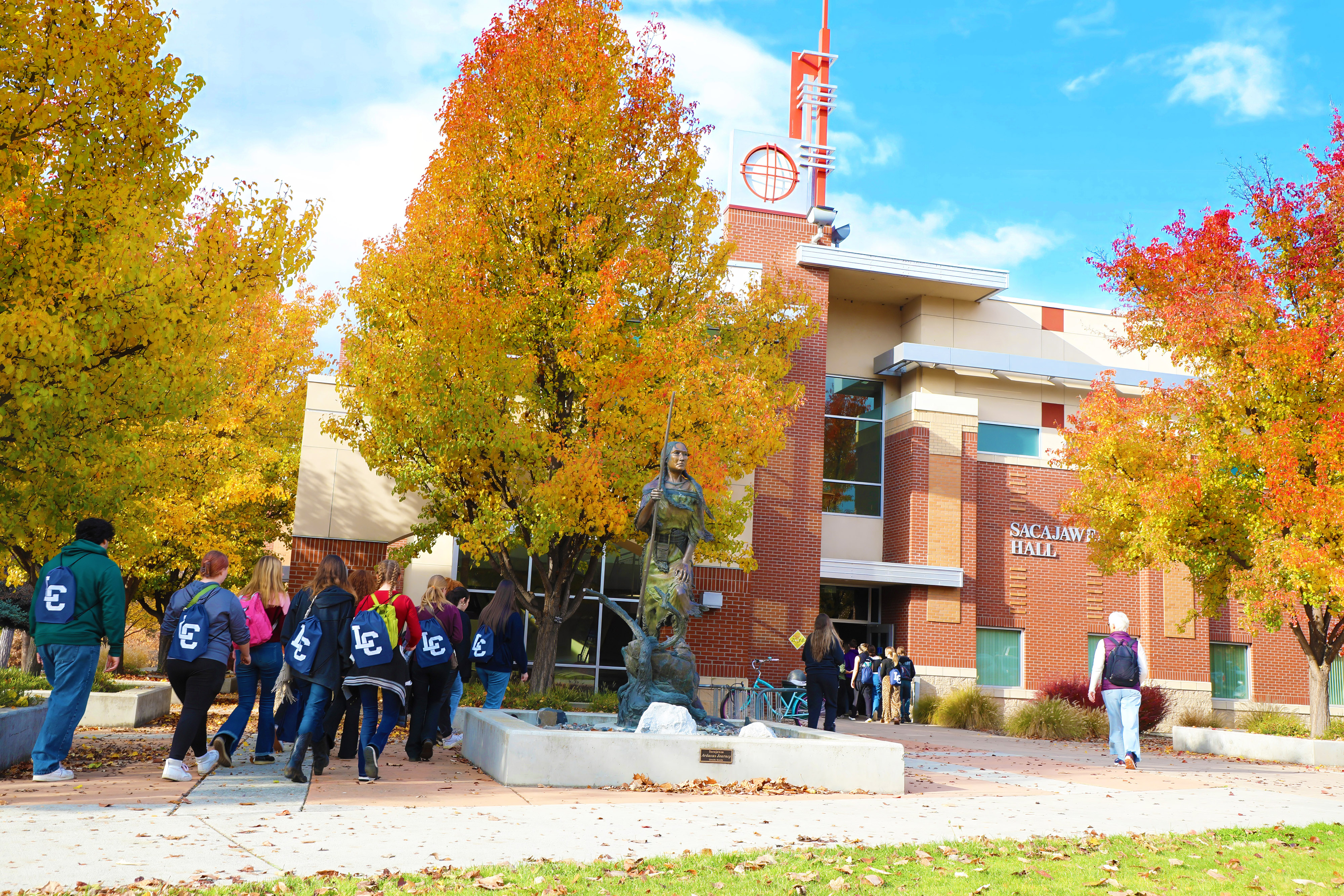Prospective students in front of LC State Sacajawea Hall